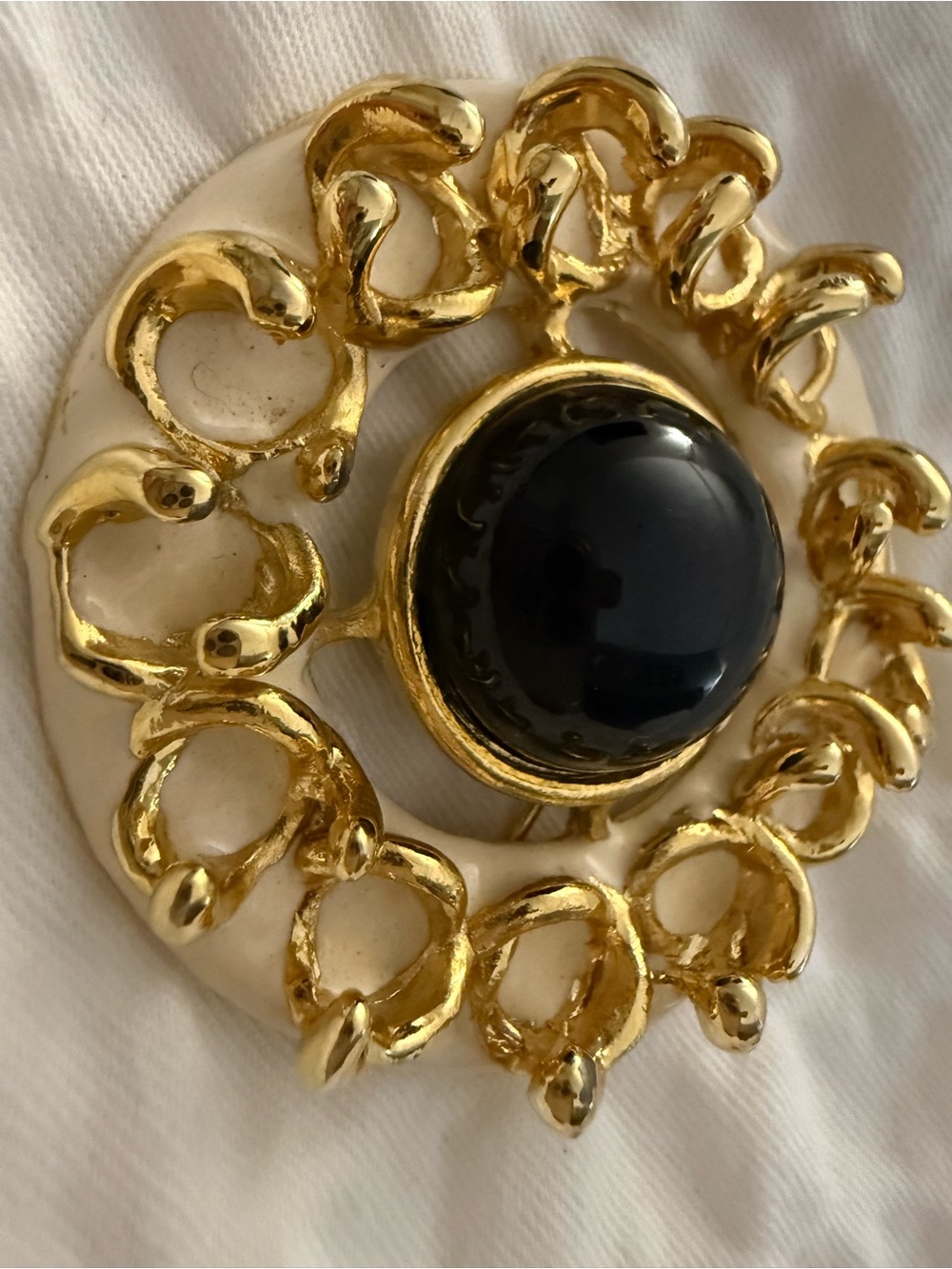 Vintage Craft Large Gold-Tone Black Center Medallion Women's Brooch!
